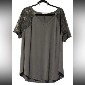NOT FOR SALE Zenana Women’s 3X Plus Size Gray Lace Sleeve V-Neck Top
